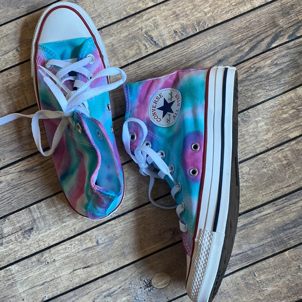 Tie dye converse size 6.5
